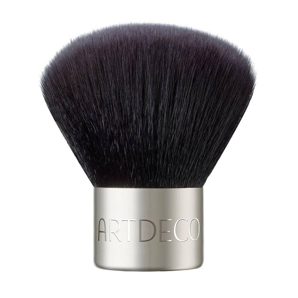 artdeco brush for mineral powder foundation 1 ARTDECO Brush For Mineral Powder Foundation 1 tiene un diseño muy práctico con cerdas suaves y súper densas para una excelente cobertura con muy poco polvo.